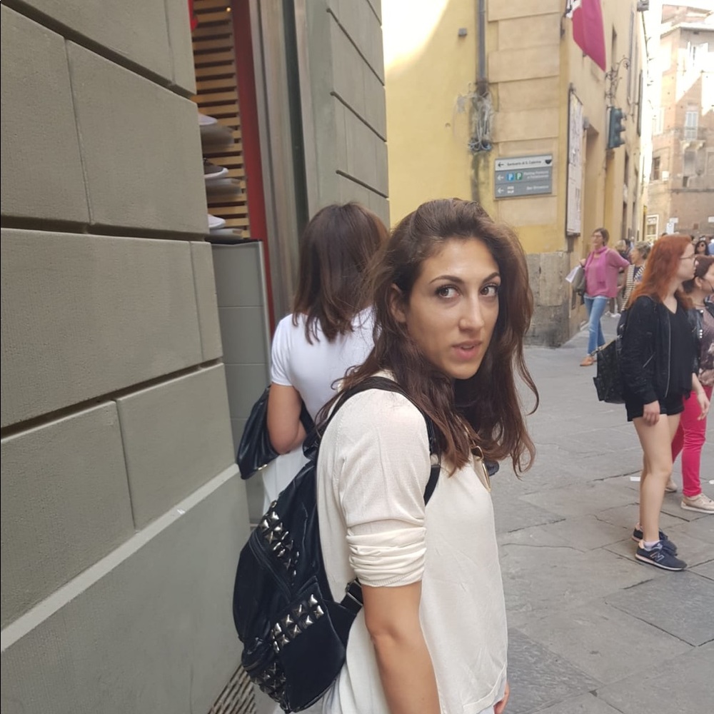 Meet your Posher, Laura